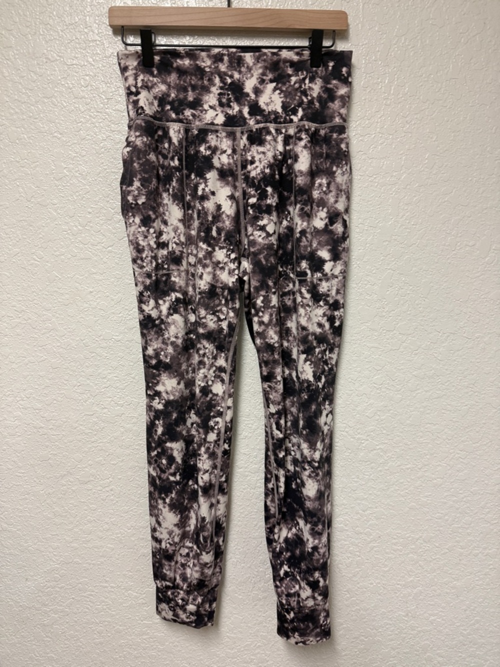 ATHLETA Tie-Dye Salutation Printed Joggers Size Small